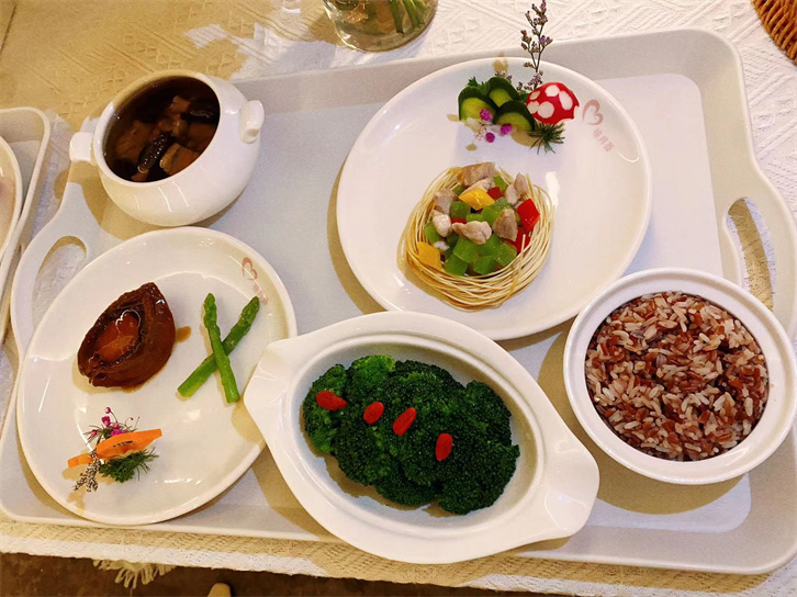 孕早期營養(yǎng)餐食譜大全，照著吃長胎不長肉